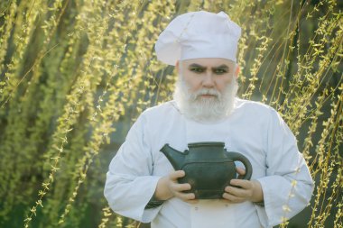 Sakallı cook ile demir çaydanlık