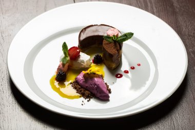 çikolatalı sufle ve dondurma