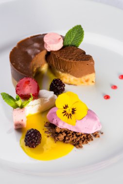 çikolatalı sufle ve dondurma