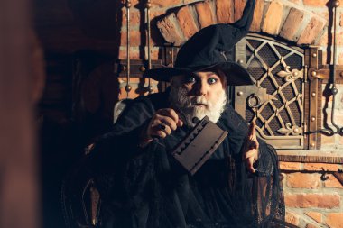 Kömür demir ile eski Sihirbazı