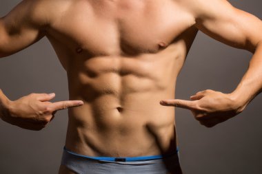 kaslı erkek torso
