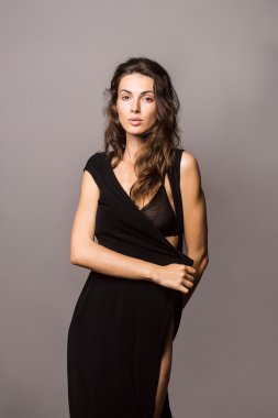 seksi genç kadın sutyen ve külot