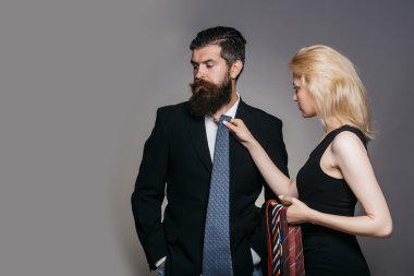 kravat ile genç Çift
