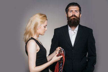 kravat ile genç Çift