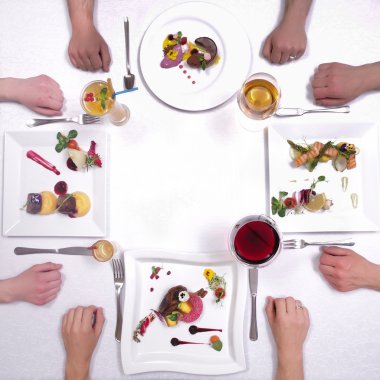 Simetrik olarak tatlılar servis