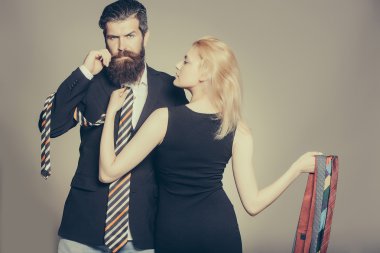 kravat ile genç Çift