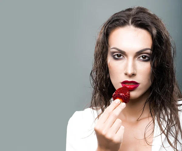 Sexy pretty woman with red lips and strawberry — Stock Photo, Image