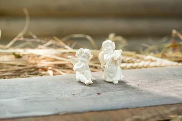 Figury anioła na drewnianej płycie — Zdjęcie stockowe