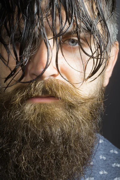 Jóképű szakállas férfi. — Stock Fotó