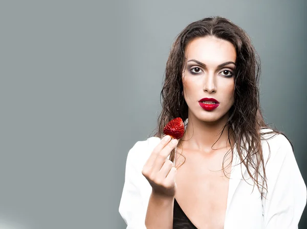 Sexy pretty woman with red lips and strawberry — Stock Photo, Image