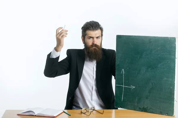 Skäggig man professor glasögon med blackboard — Stockfoto