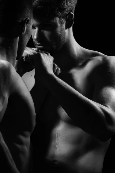 Młodych mężczyzn mięśni boks — Zdjęcie stockowe