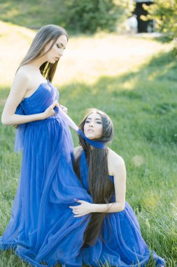 Mor elbise kadınlarda