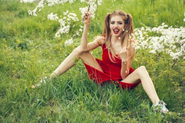 Çiçeği güzel kız