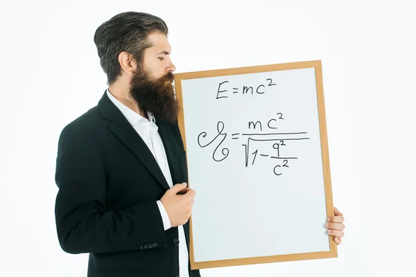Bärtiger Mann mit Einstein-Formel und Newton-Gesetz — Stockfoto