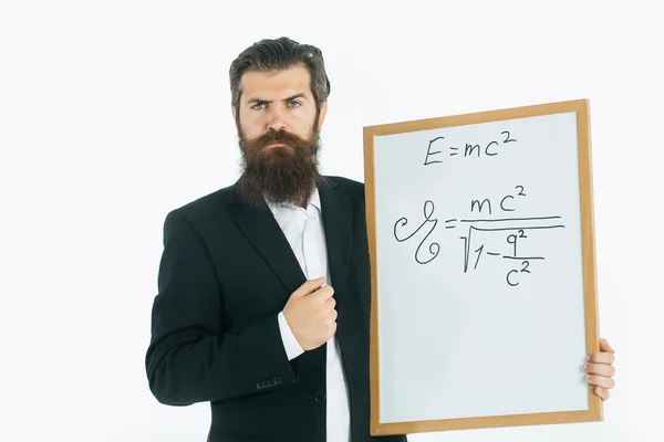 Bärtiger Mann mit Einstein-Formel und Newton-Gesetz — Stockfoto