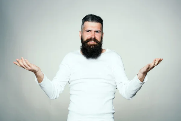 Homme barbu avec les mains levées — Photo