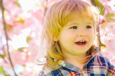 Küçük çocuk çiçeği