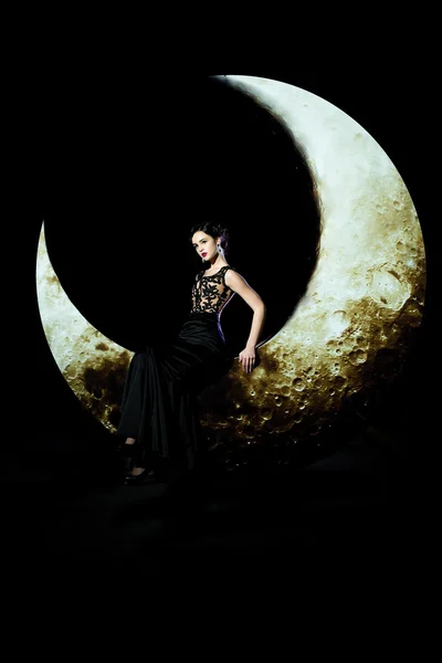 Femme en robe sur la lune — Photo