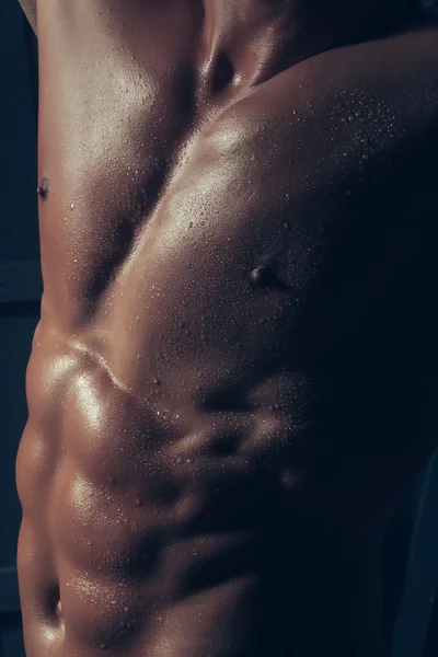 Männlicher muskulöser Oberkörper — Stockfoto