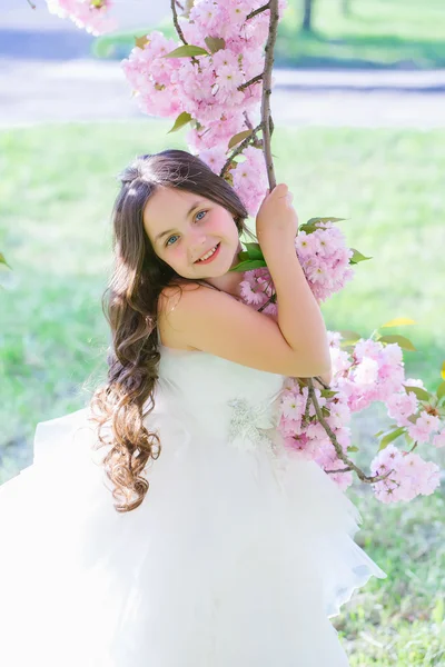 Little girl in spring bloom — Stock Photo, Image