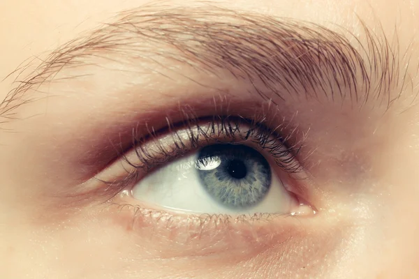 Perto de um olho azul — Fotografia de Stock