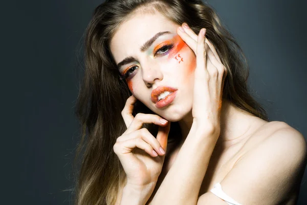 Chica con maquillaje naranja primer plano — Foto de Stock