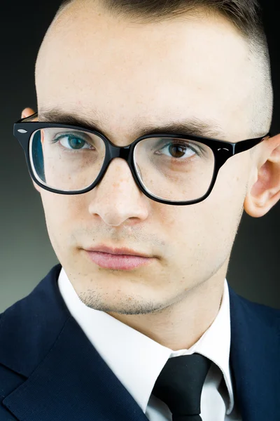 Joven chico con estilo en gafas —  Fotos de Stock