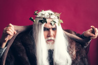 Zeus Tanrı boynuzları ile