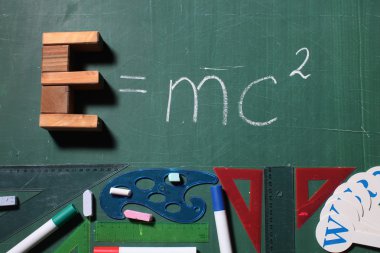 Görelilik fizik formülü teorisi