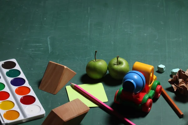 Escola de papelaria coloridas tintas lápis — Fotografia de Stock