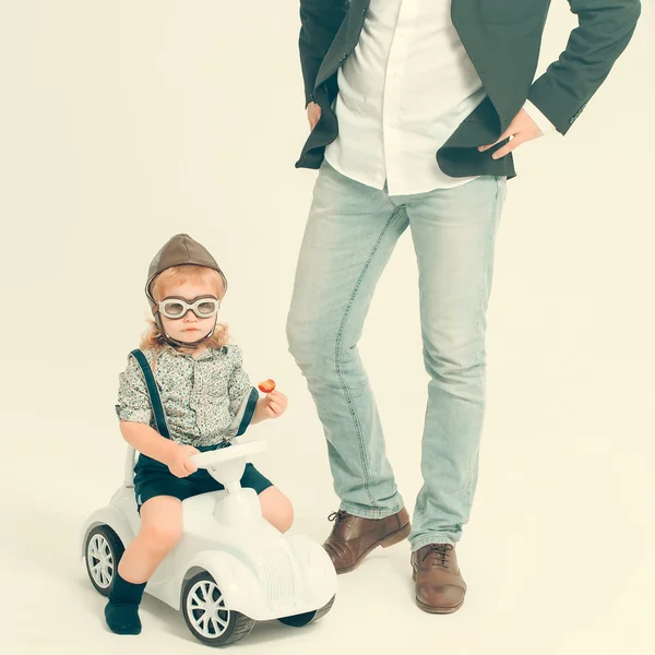 Small boy driver or pilot and father — Stock Photo, Image