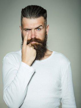 Sakallı adam hareketi ile