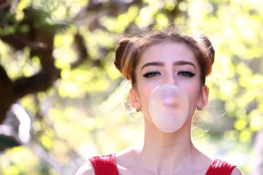 Ağaç bahar çekici kadın