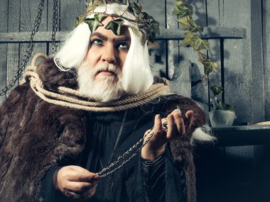Zeus ile ip ve madalyon