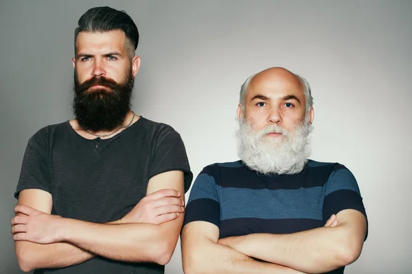 Hombres barbudos viejos y jóvenes — Foto de Stock