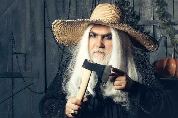 Man in hat with axe — Stock Photo, Image
