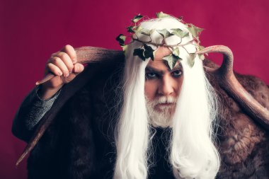 Zeus Tanrı boynuzları ile