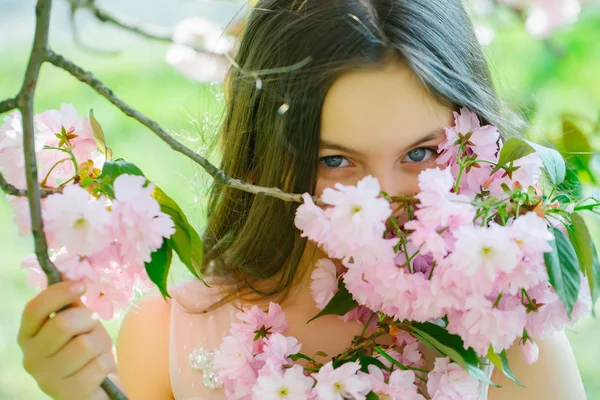 Cute girl in blossom — Stock Photo, Image