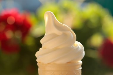 vanilyalı dondurma koni açık