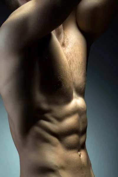 Gespierde man met sexy lichaam — Stockfoto