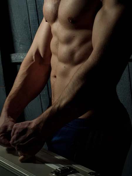 근육 질 남자 가방 — 스톡 사진