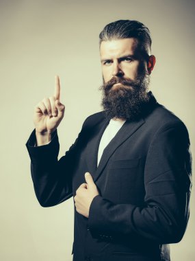 Ceketli sakallı yakışıklı adamı