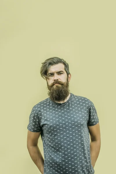 Portrait d'homme séduisant à longue barbe — Photo