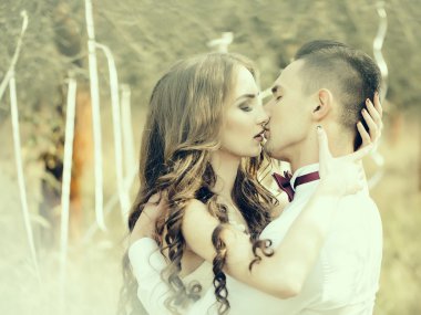 Düğün çift öpüşme