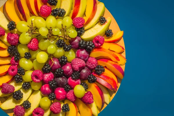 五颜六色的水果盘 — 图库照片