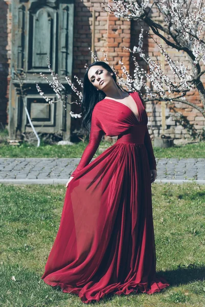 Woman in red dress outdoor — Stock Photo, Image