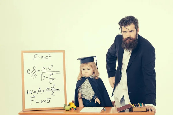 Schattig kind en bebaarde professor — Stockfoto