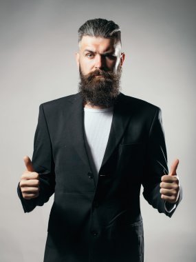 Ceketli sakallı yakışıklı adamı