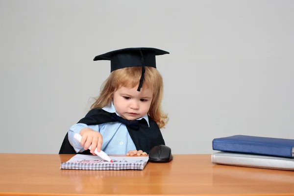 Petit garçon enfant étudiant — Photo